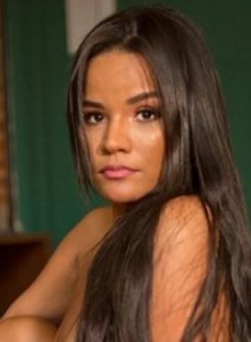 Outcall Only brunette Larissa london escort