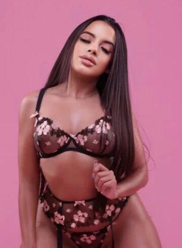 Earls Court petite Bia Brazilian Escort london escort