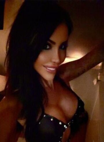 Kensington pornstar Izzy london escort