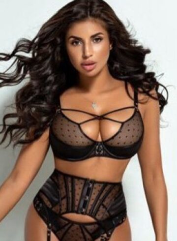 Mayfair busty Sammy london escort