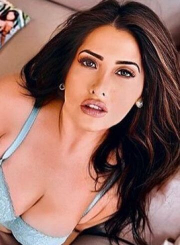 South Kensington brunette Chloe london escort