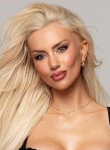 Kensington party-girl Devon london escort