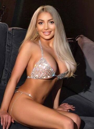 Marylebone blonde Blake london escort