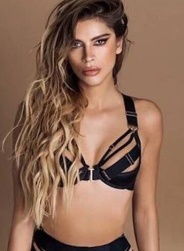 South Kensington blonde Cay london escort