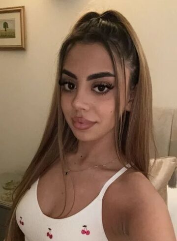 Bayswater party-girl Kinsley london escort