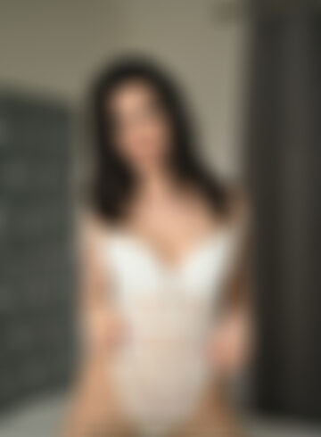 Marble Arch brunette Trixy london escort