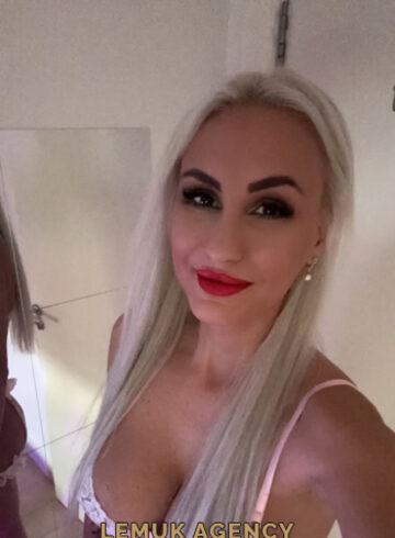 Earls Court party-girl Anda london escort