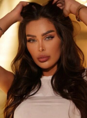 Mayfair party-girl Adriana london escort