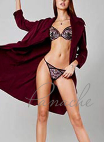 Central London brunette Aurora london escort