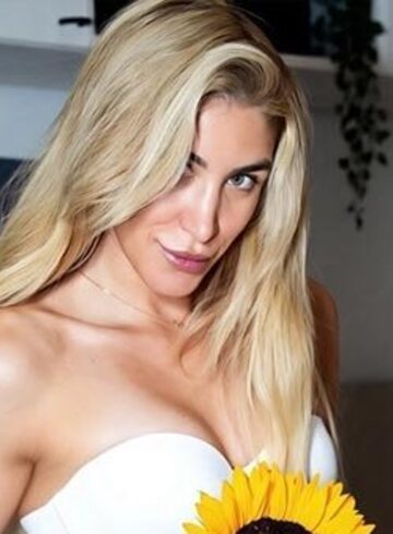 Kensington party-girl Guila london escort