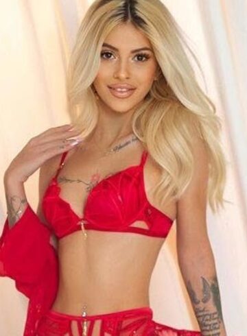 Mayfair party-girl Chloe london escort
