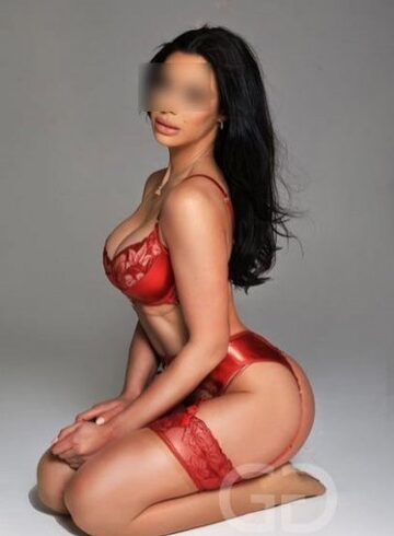 Mayfair party-girl Bianca london escort