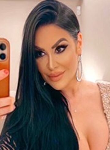Mayfair brunette Ellen london escort