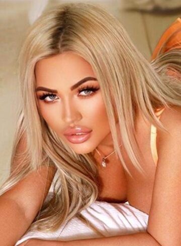 Mayfair blonde Honey london escort