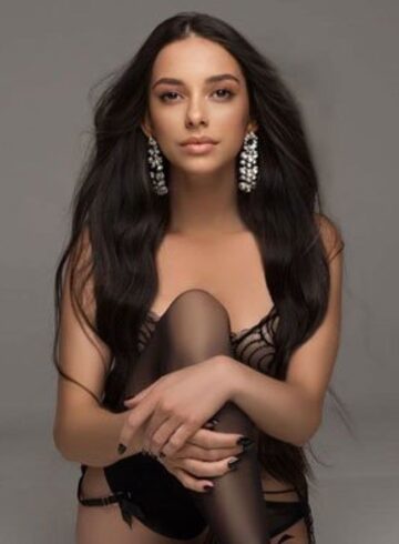 Knightsbridge party-girl Malky london escort