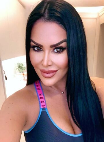 Mayfair busty Eliza london escort