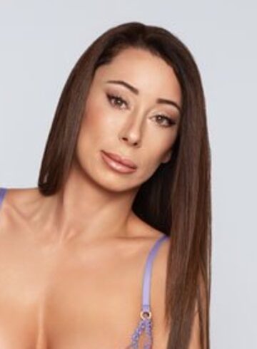 Earls Court brunette Stephanie london escort