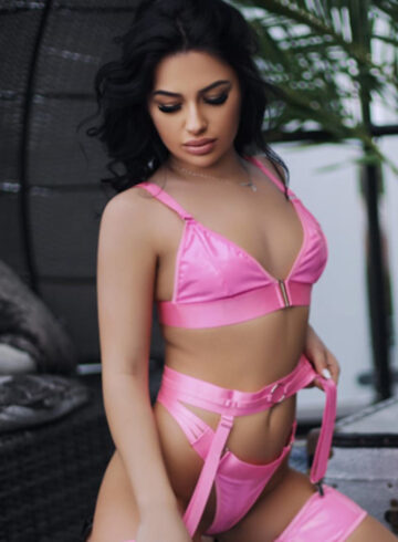 Earls Court petite Amelia london escort