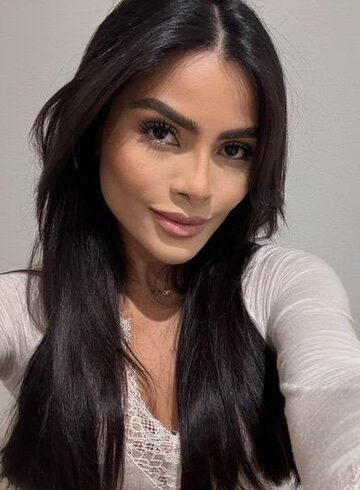 Kensington party-girl Maple london escort