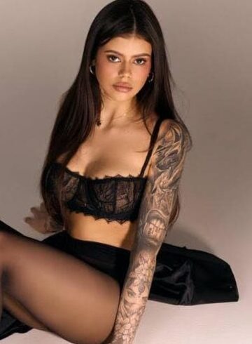 Central London brunette Agava london escort