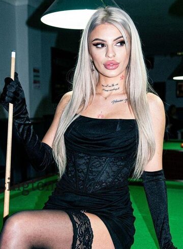 Mayfair party-girl Brenda london escort