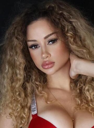 Gloucester Road blonde Maddy london escort