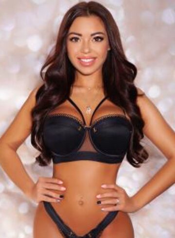 South Kensington under-200 Izzy london escort