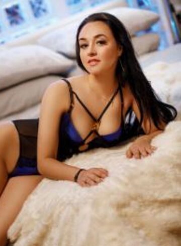 Mayfair brunette Morena london escort