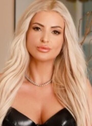 Earls Court party-girl Summer london escort