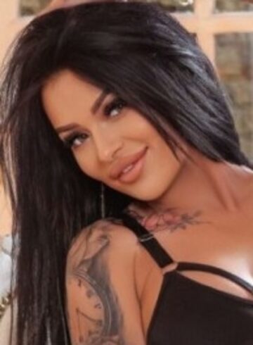 Kensington party-girl Maxine london escort