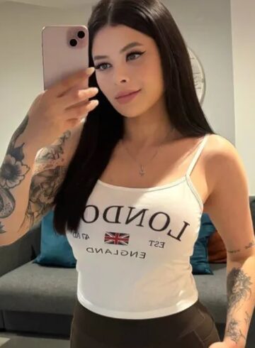 Earls Court party-girl Minola london escort
