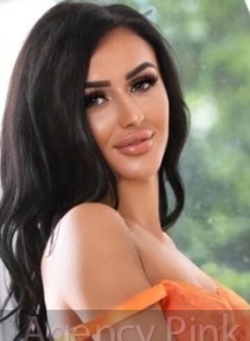 Kensington party-girl Wanda london escort