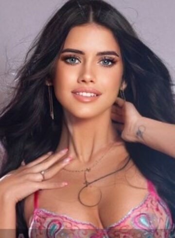 Bayswater party-girl Cali london escort