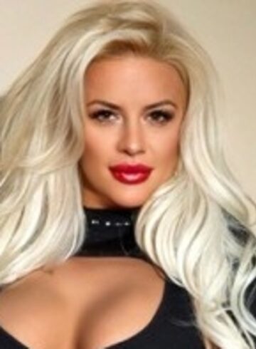Knightsbridge blonde Roxy london escort