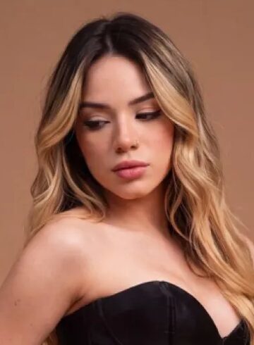 Mayfair blonde Bermuda london escort