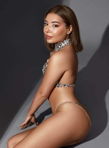 Central London brunette Natia london escort