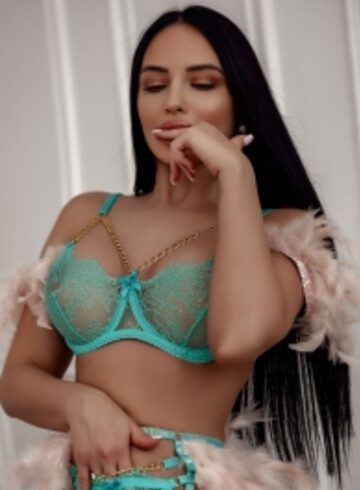 Bayswater party-girl Cleopatra london escort