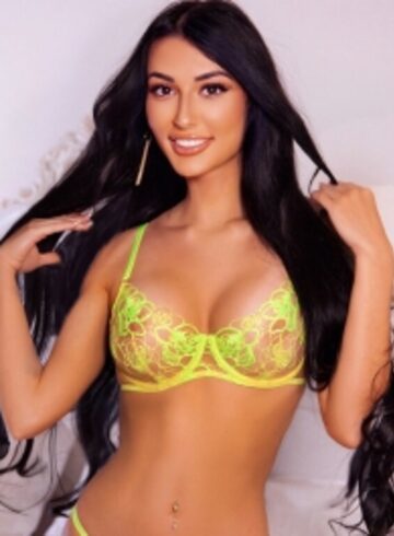 Mayfair brunette Mirabel london escort