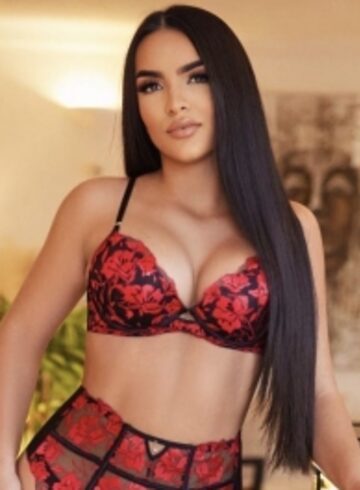Bayswater party-girl Harley london escort