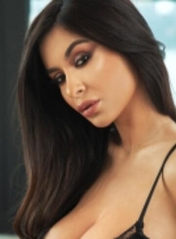 Mayfair brunette Magdalena london escort