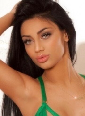 Knightsbridge party-girl Steffi london escort