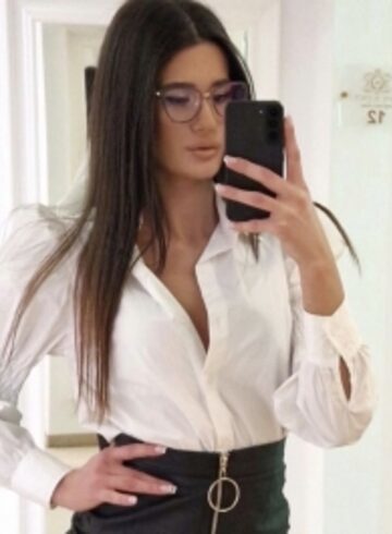 Mayfair party-girl Arina london escort