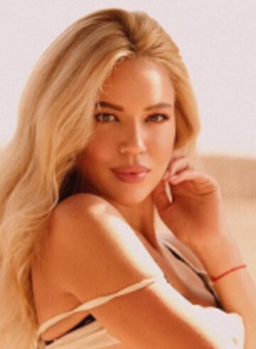 Chelsea blonde Olysia london escort