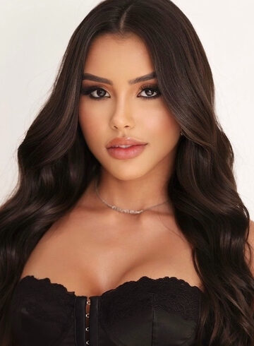 Chelsea 300-to-400 Roslyn london escort