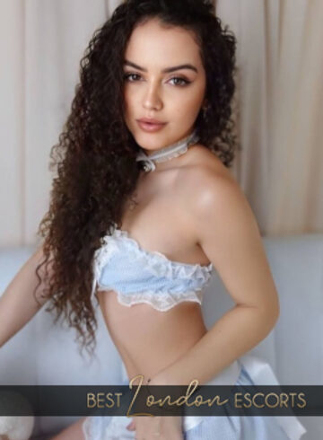 Central London brunette Latifa london escort
