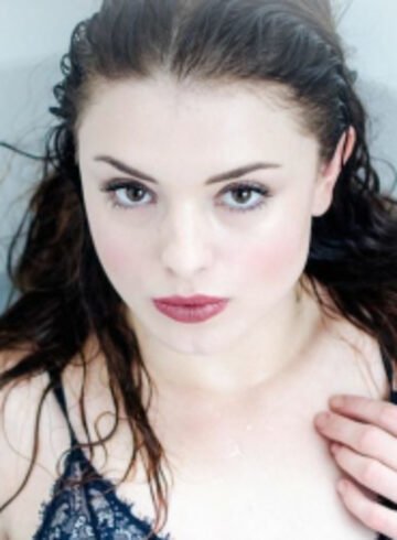central london brunette Elizabeth london escort
