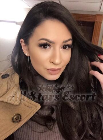 Knightsbridge party-girl Amber london escort