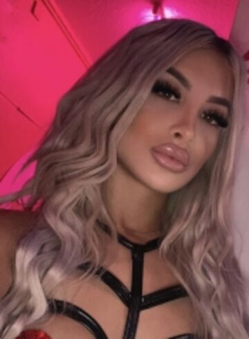 Earls Court petite Alexa london escort