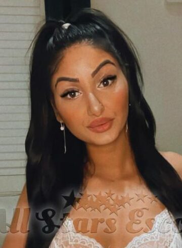 Bayswater petite Amira london escort