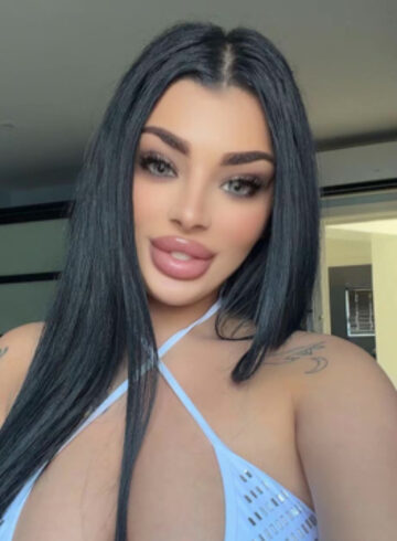Marble Arch petite Eva london escort